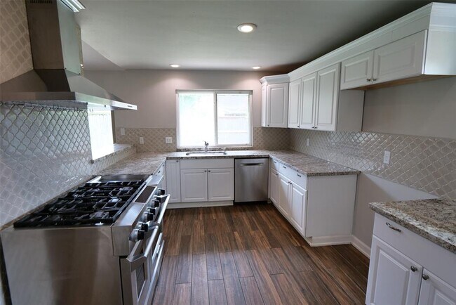 Building Photo - 15311 Mondrian Dr