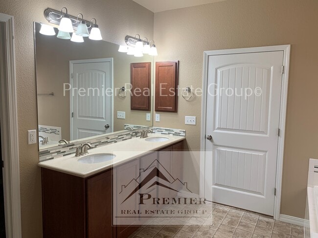 Building Photo - 5948 Revelstoke Dr