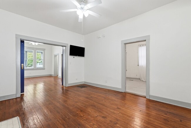 Building Photo - 538 E Waldburg St