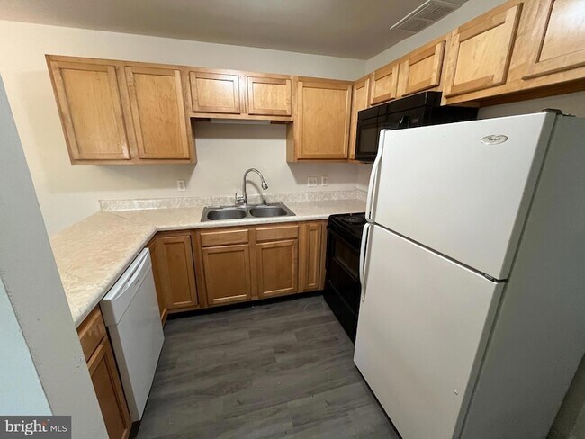 Building Photo - 105 Berry St