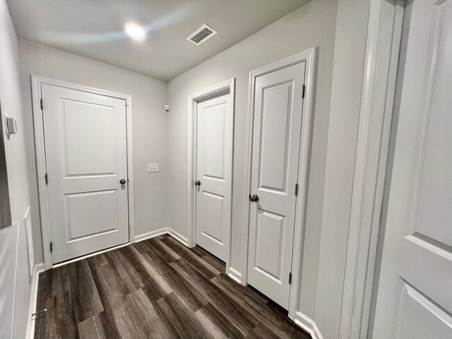 Building Photo - Stunning 3BD, 2.5BA Raleigh Townhome with ...