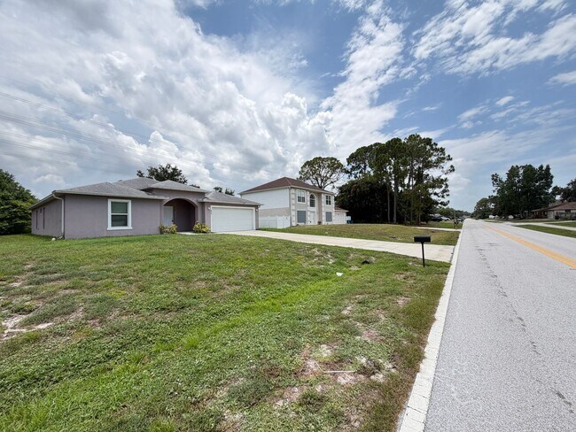 Building Photo - BEAUTIFUL 4 BEDROOM/2 BATH HOME!!!