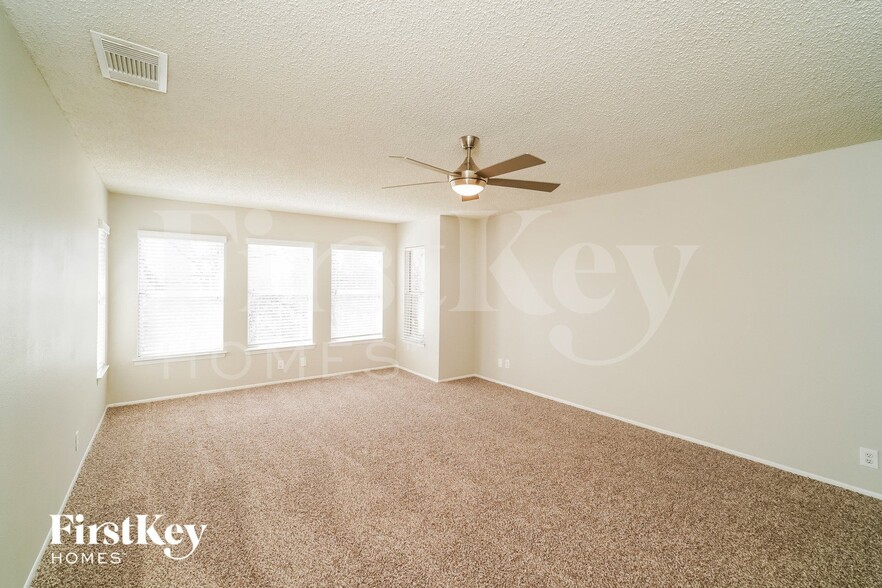 Building Photo - 14219 N Hills Village Dr