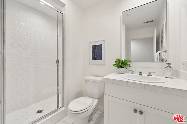 Building Photo - 5625 Crescent Park W