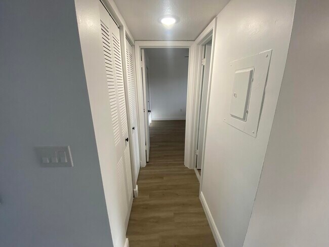 Building Photo - 6850 Royal Palm Blvd