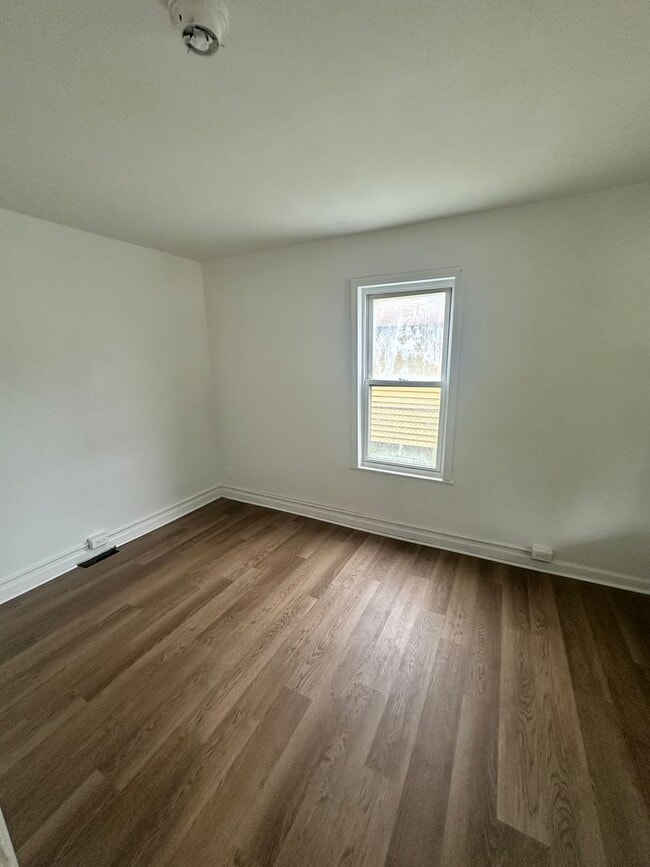 Building Photo - Single Family Home