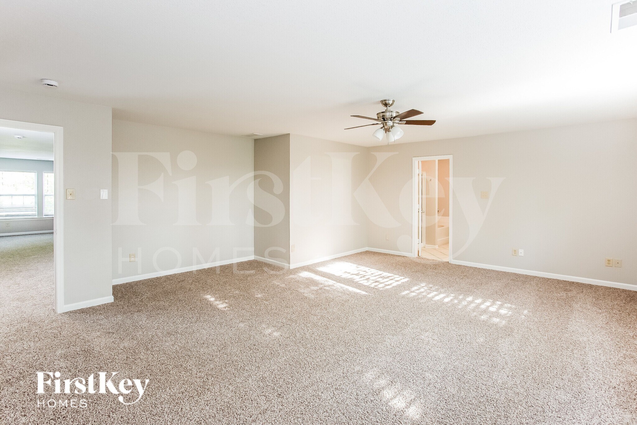 Building Photo - 727 Sinclair Dr