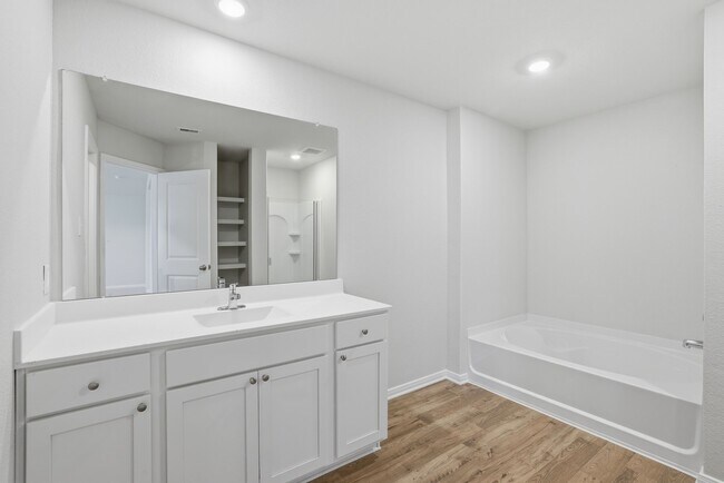 Building Photo - 5902 Peony Pl