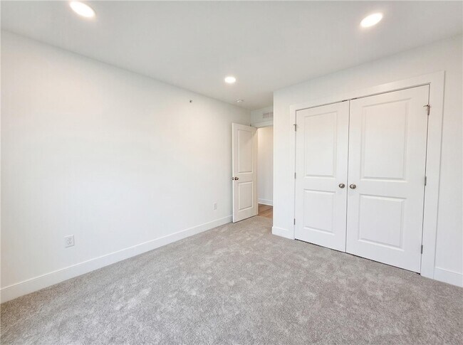 Building Photo - 317 Palisade Wy