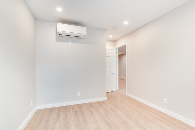 Building Photo - 179 Mott St