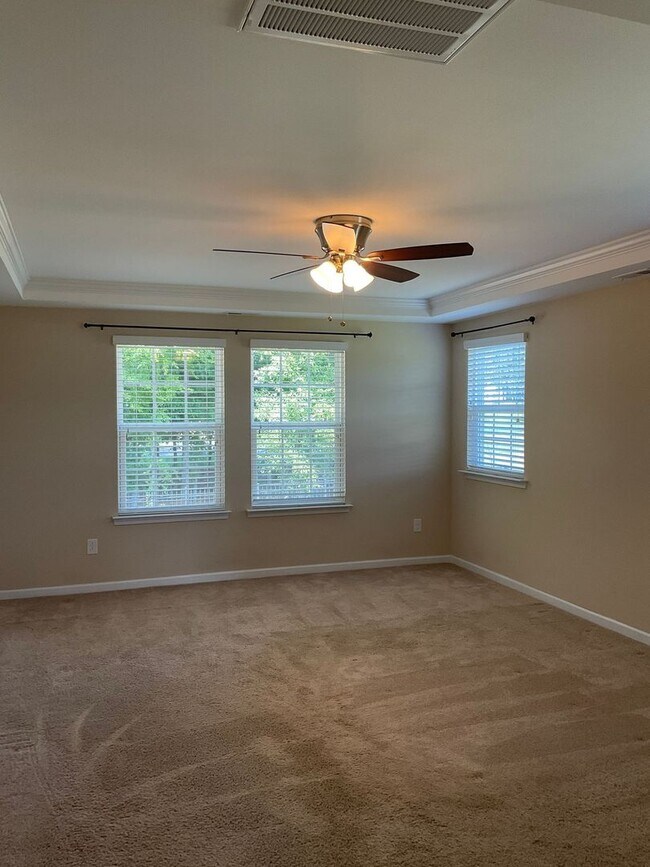 Building Photo - Immaculate 3-Bedroom Home with Loft, Two-C...