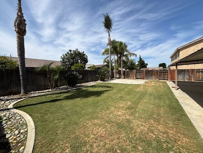 Building Photo - Clean 3 Bedroom / 2 Bathroom Home in Rosed...