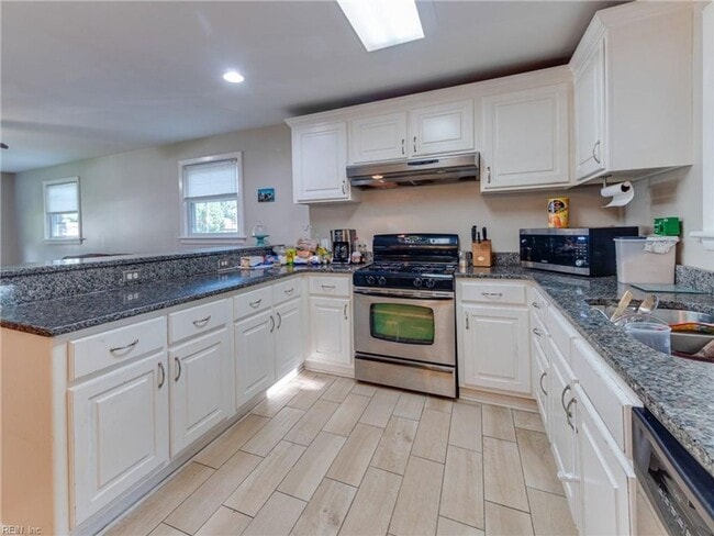 Building Photo - 3 bedroom /2 bathroom- Deer Park Grove