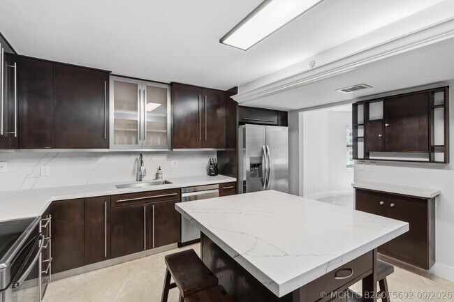 Building Photo - 5100 N Ocean Blvd