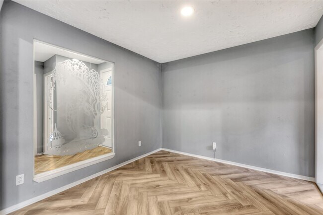 Building Photo - 619 Leicester Ln