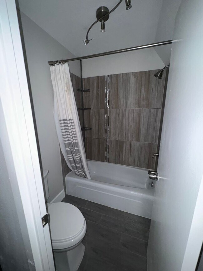 Building Photo - High Rise Condo off 9th and Colorado Blvd