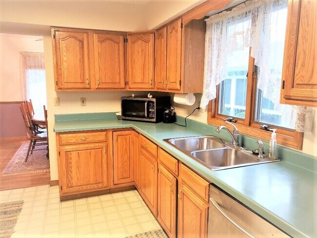 Building Photo - 416 Red Wing Ln
