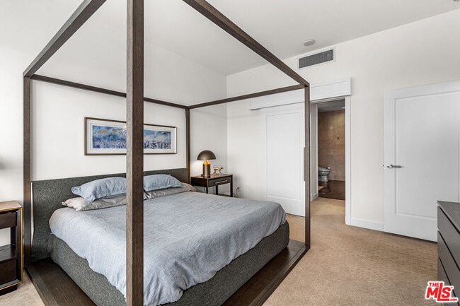 Building Photo - 900 W Olympic Blvd