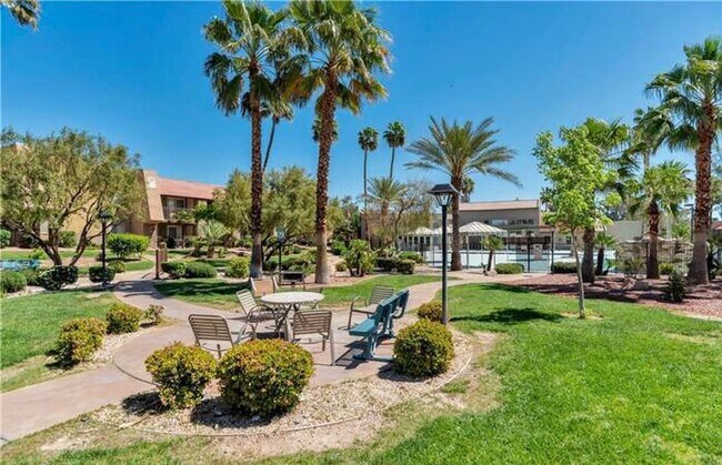 Building Photo - 2 bed 1 bath condo for rent -$1300