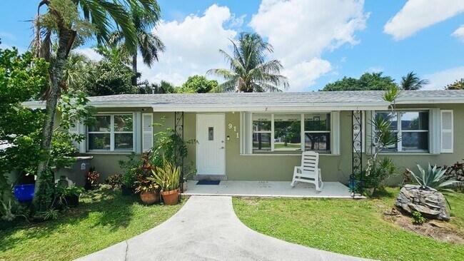 Building Photo - 911 Burch Dr