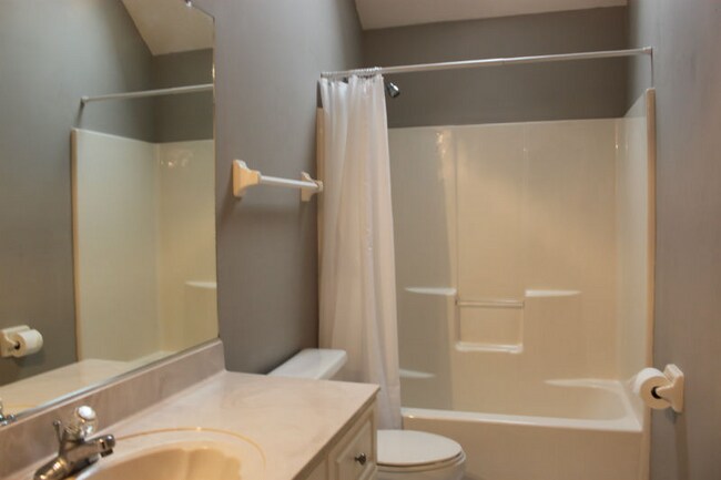 Building Photo - 4BD Home in Heart of Mt. Pleasant- Center Lake