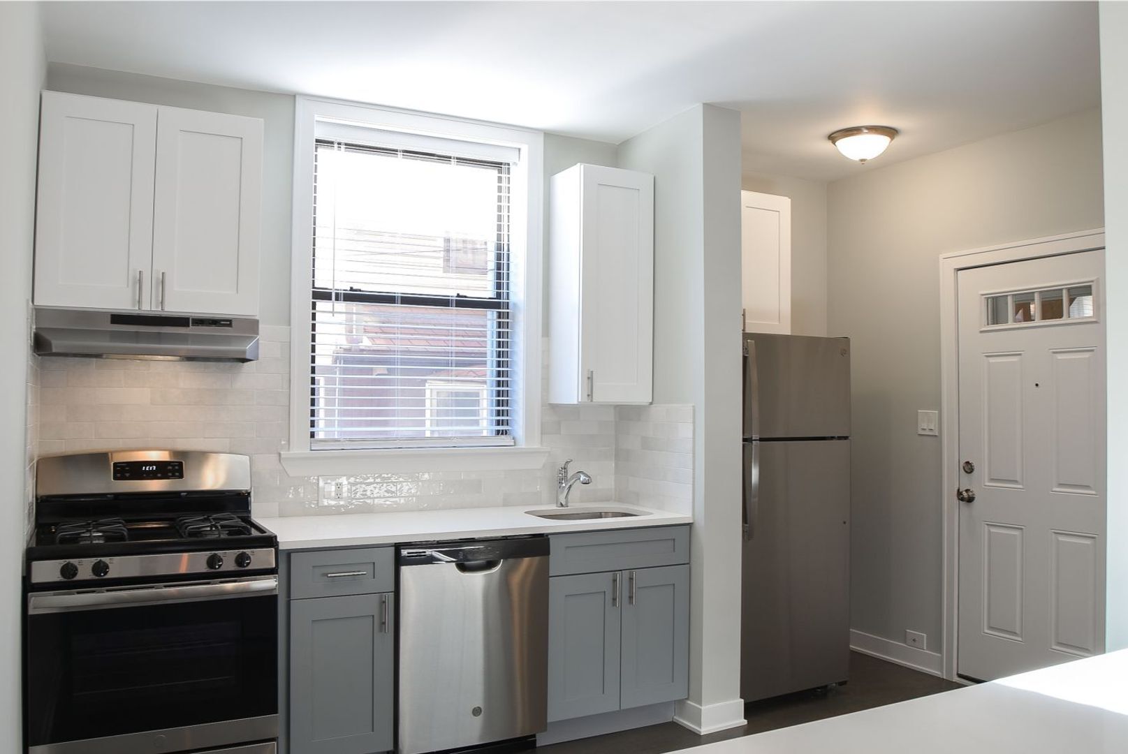 Building Photo - 3923 N Keeler Ave