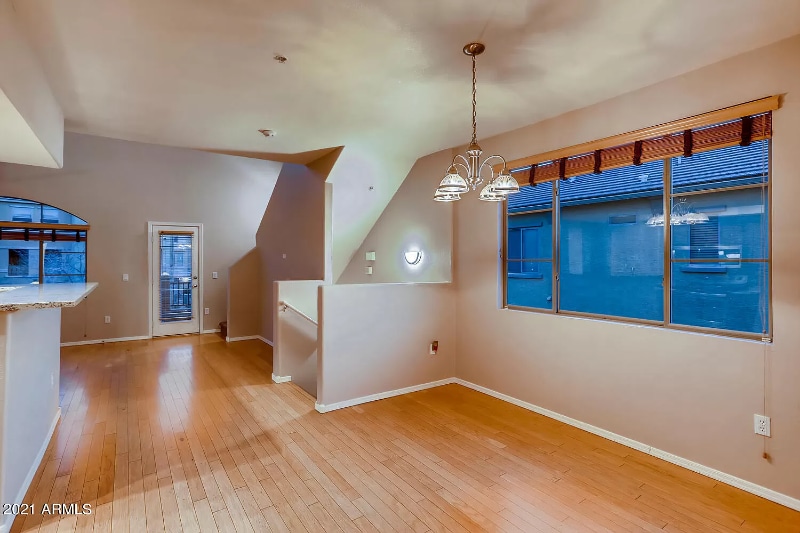 Building Photo - 2402 E 5th St