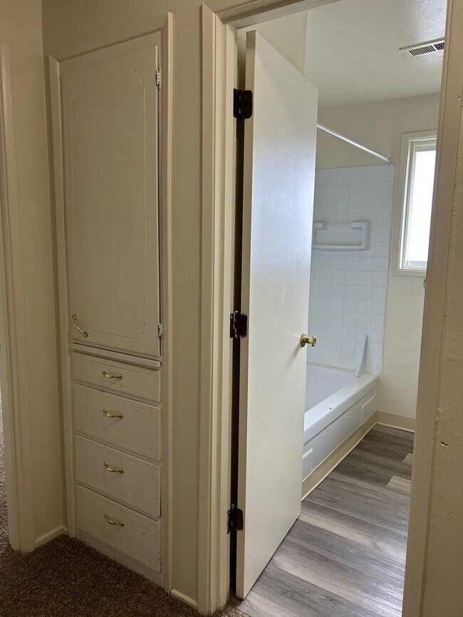 Building Photo - (894) 5th Ave Tri-Plex - 2 Bedroom / 1.5 Bathroom