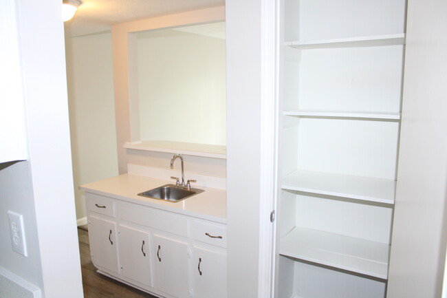 Building Photo - 1386 Williamsburg Ln