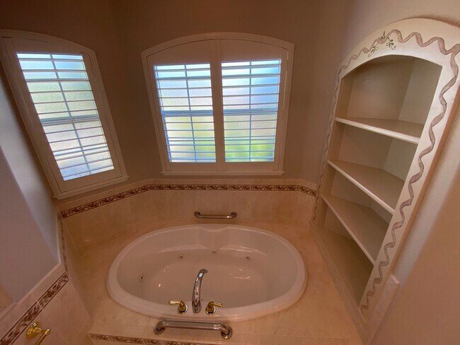 Building Photo - Spectacular and Luxurious Turnkey ANNUAL Lease in The Village of Bridgeport