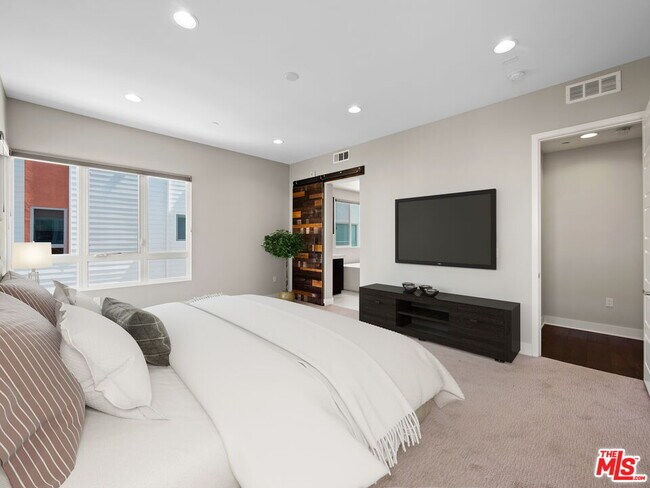 Building Photo - 5695 Goldeneye Ct