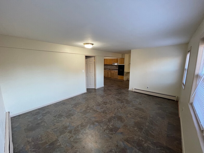 Primary Photo - 11 Munn Pl