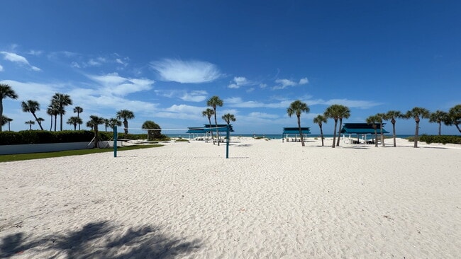 Building Photo - Luxury Furnished Longboat Key Retreat with Private Beach Club Access & Golf Course Views Remodele...