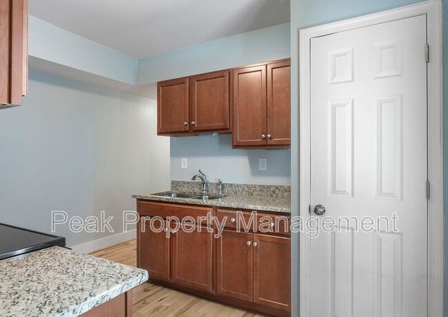 Building Photo - 604 N 32nd St