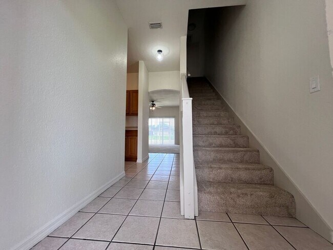 Building Photo - 2216 Garden Lake Dr