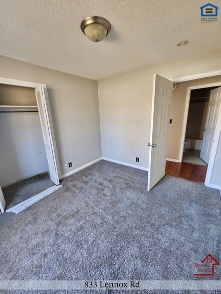 Building Photo - 833 Lennox Rd