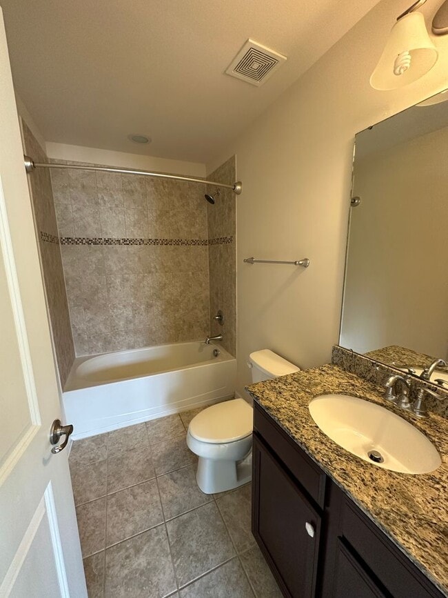 Building Photo - Townhome in Edison Square