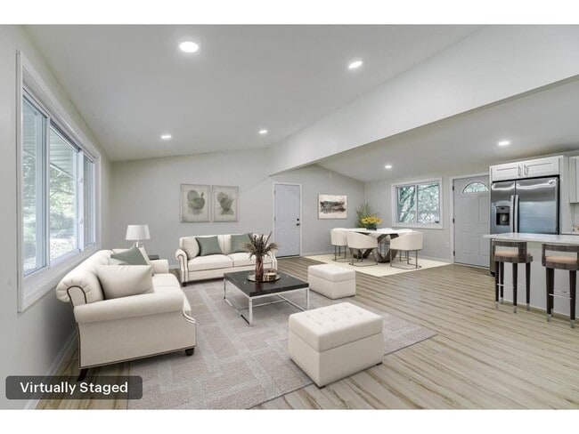 Building Photo - 835 Niagara Ln N