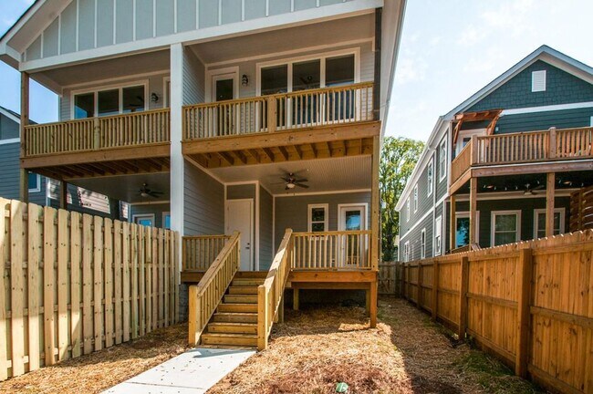 Building Photo - Stunner in the Arts District