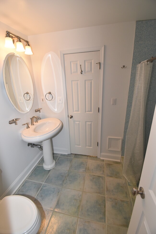 Building Photo - Bashford Lane Cluster