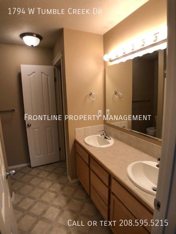 Building Photo - 1794 W Tumble Creek Dr