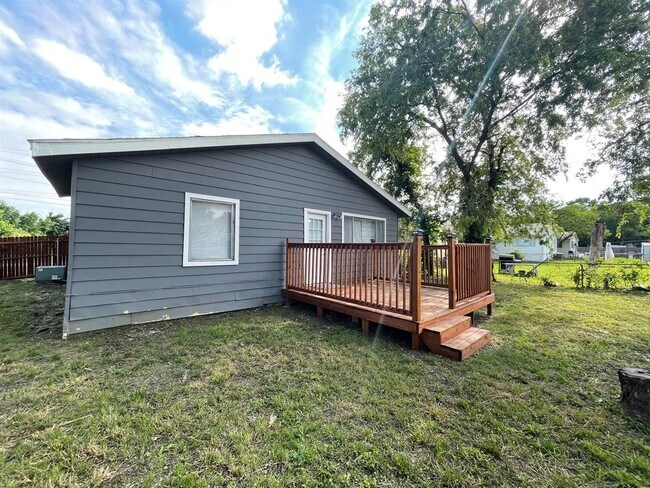 Building Photo - 1541 BriarCliff Rd