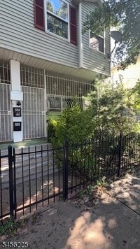 Building Photo - 27 16th Ave