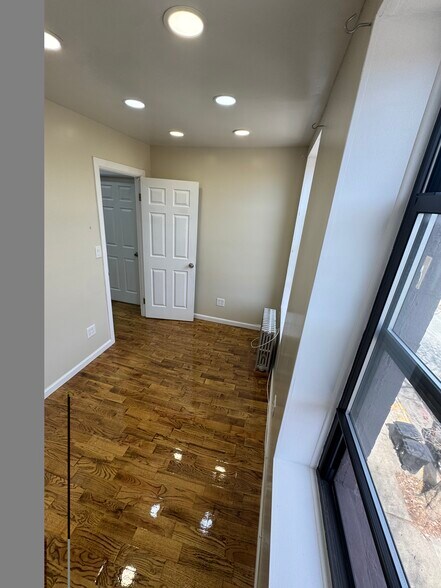 Building Photo - 1885 Eastern Pky