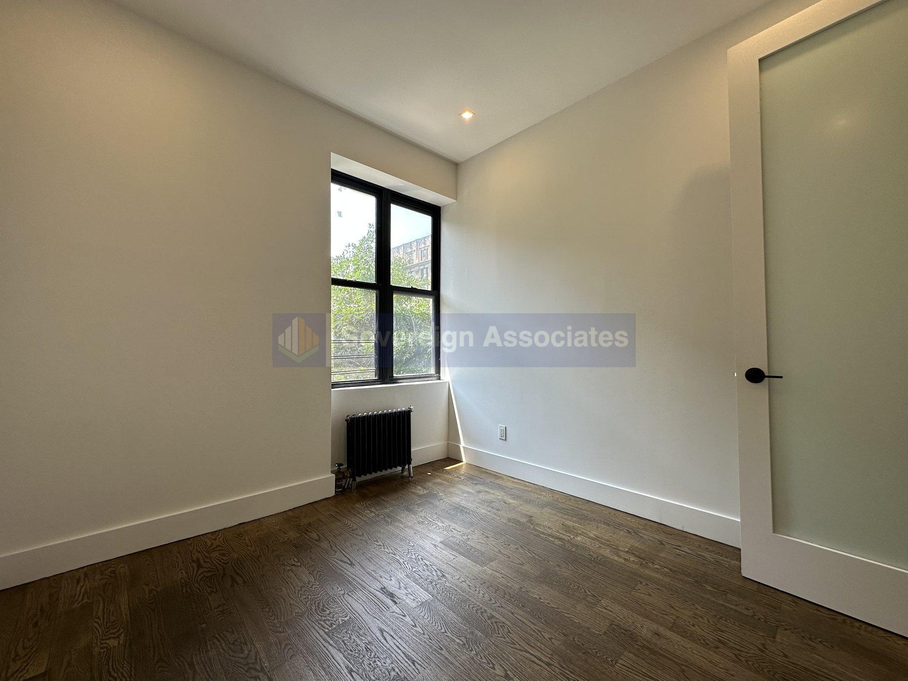 Building Photo - 45 Tiemann Pl