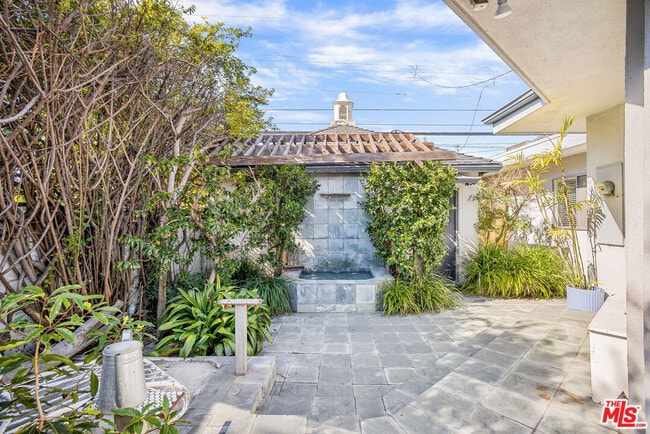 Building Photo - 2209 Pearl St