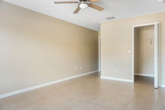 Building Photo - Discover Your Ideal Home in Poinciana, FL!