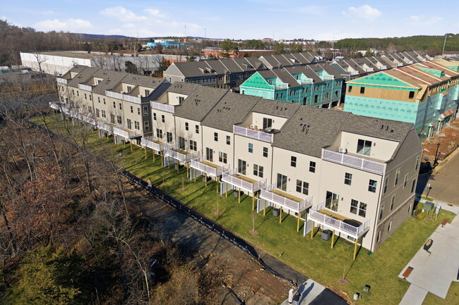 Building Photo - 1017 Venifena Terrace SE