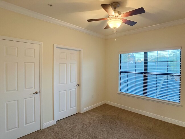 Building Photo - Margaret's Manor - Beautiful 2 Bedroom, 2 ...