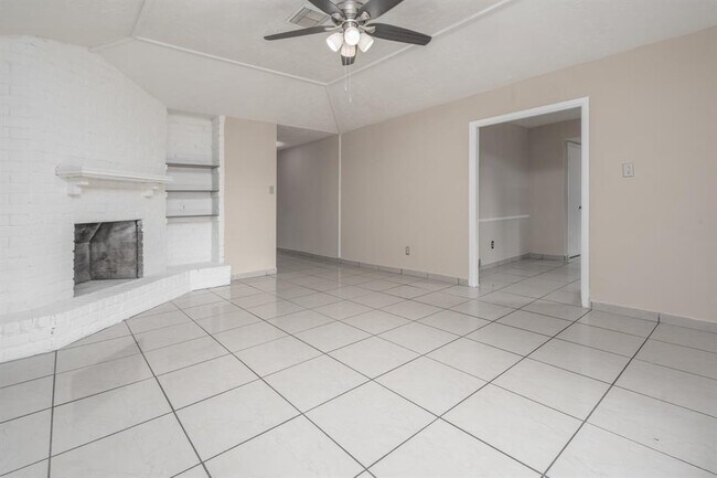Building Photo - 9919 Overview Dr